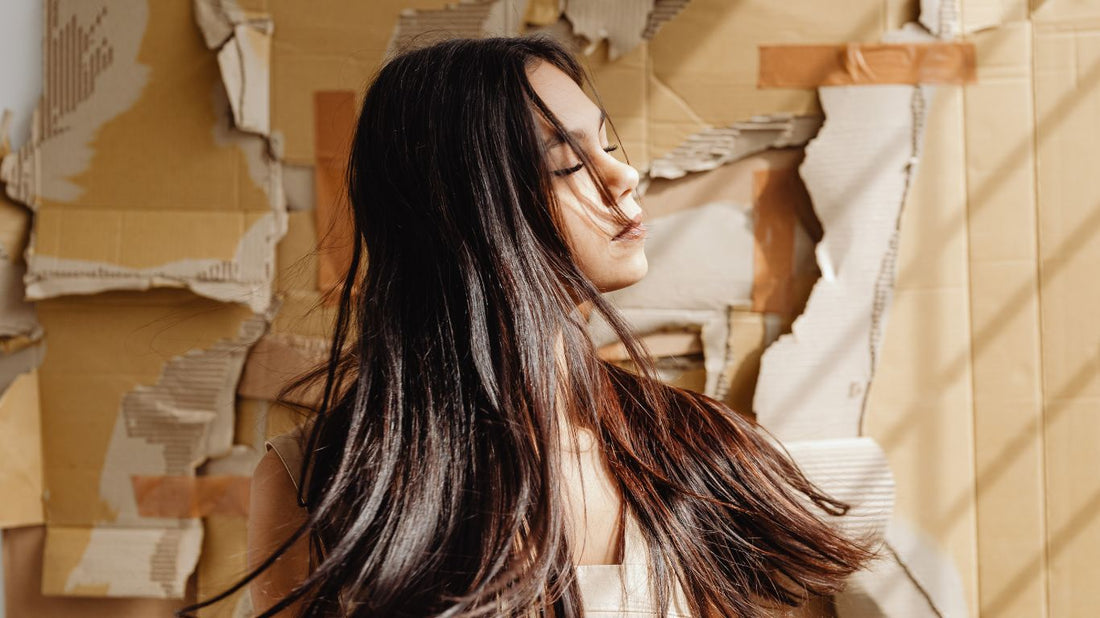 La technique de lissage brésilien permet d'obtenir des cheveux lisses et brillants de manière durable grâce à une formule nourrissante qui respecte la fibre capillaire.